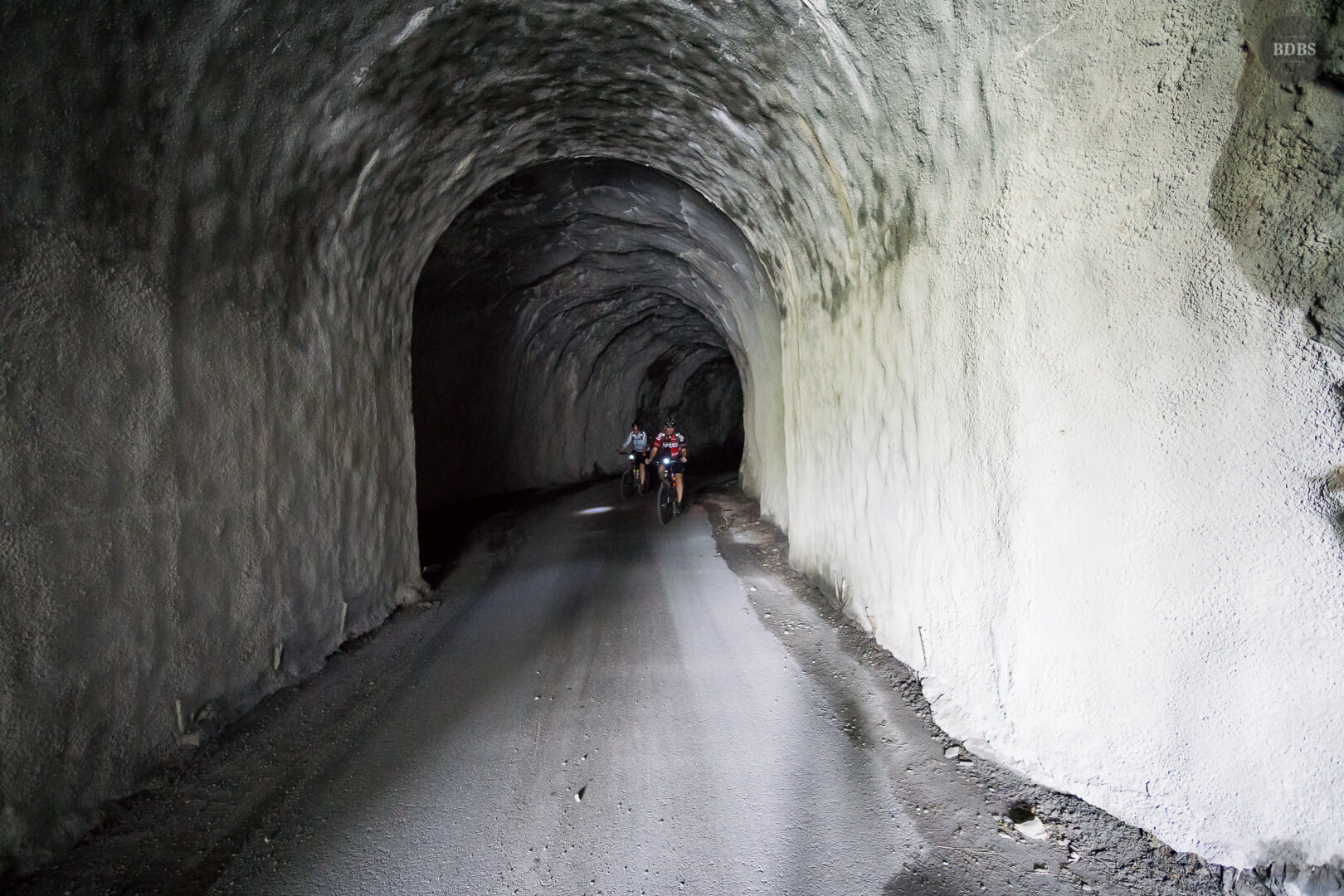 Tunnel Bergauf
